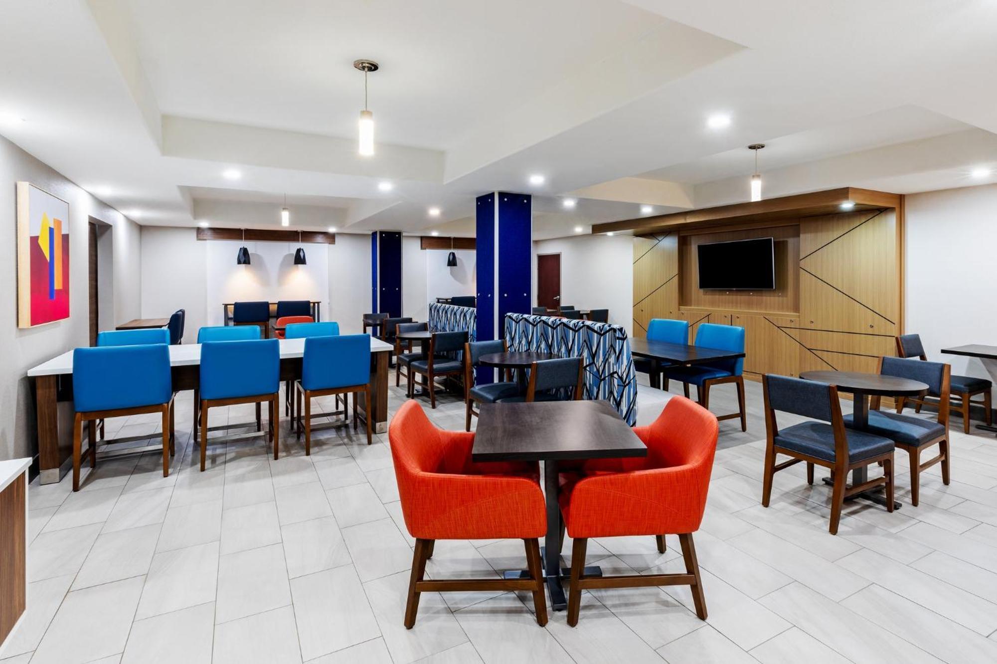 Holiday Inn Express Hotel & Suites Henderson - Traffic Star By Ihg Ngoại thất bức ảnh