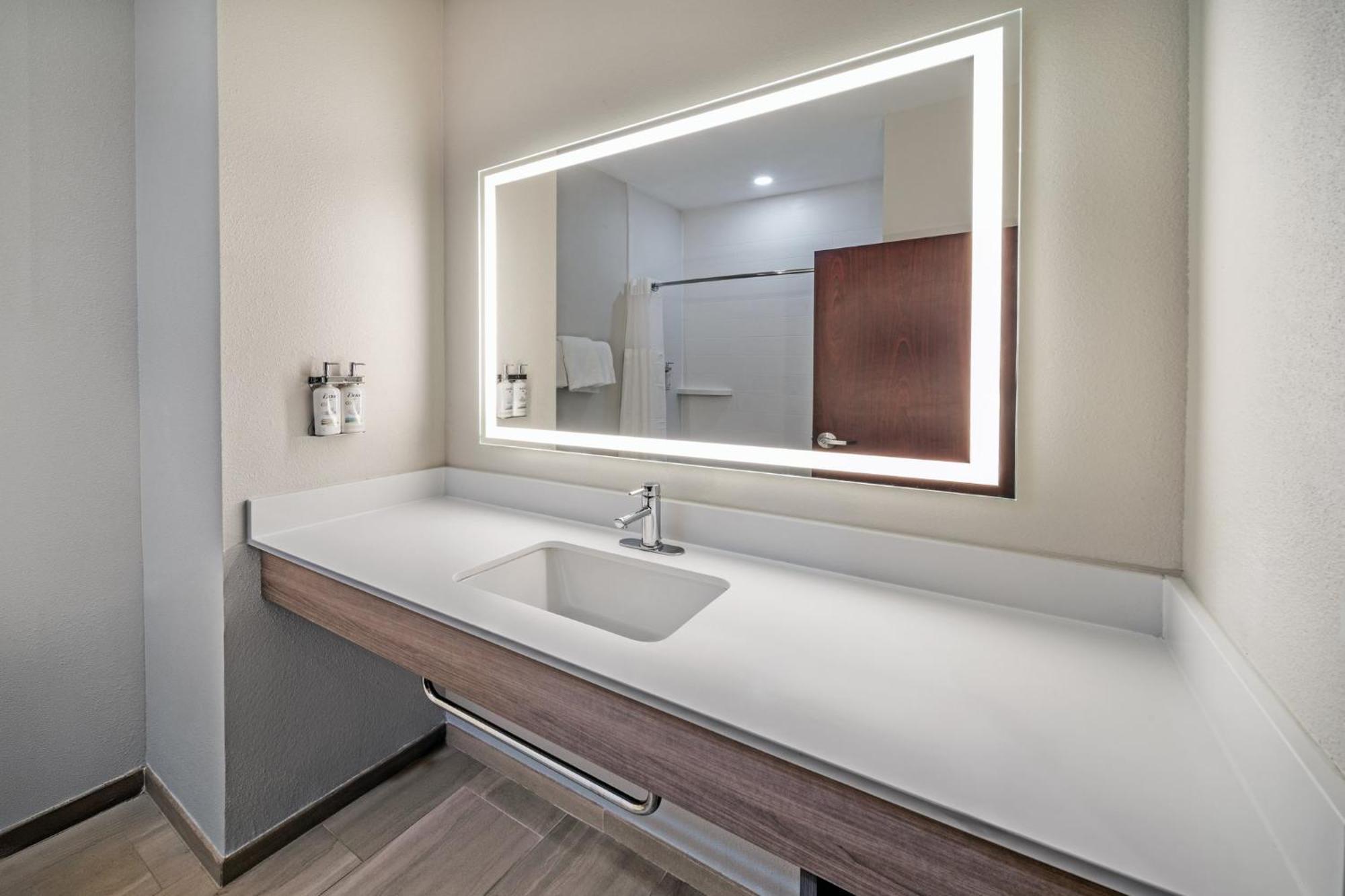 Holiday Inn Express Hotel & Suites Henderson - Traffic Star By Ihg Ngoại thất bức ảnh