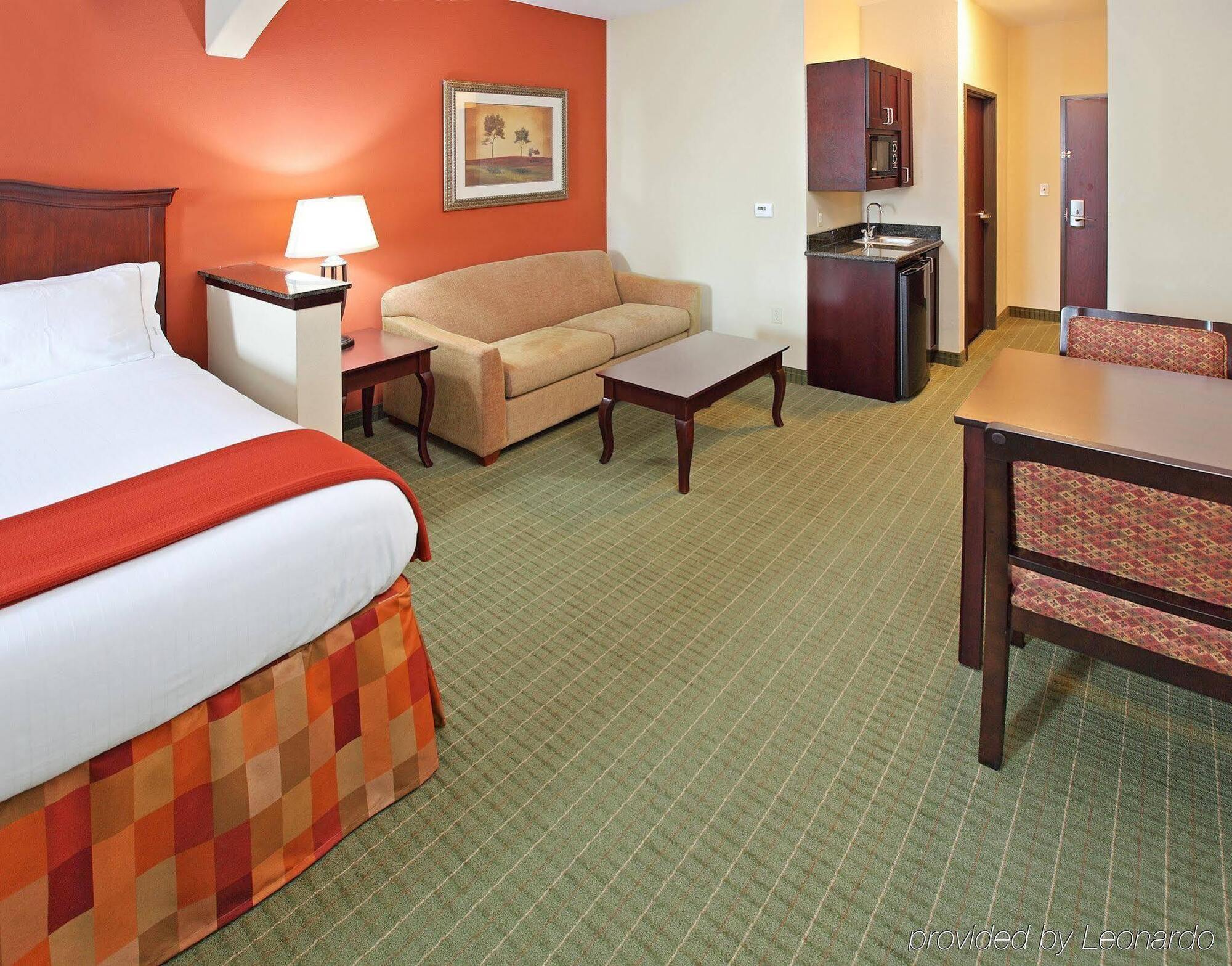 Holiday Inn Express Hotel & Suites Henderson - Traffic Star By Ihg Ngoại thất bức ảnh